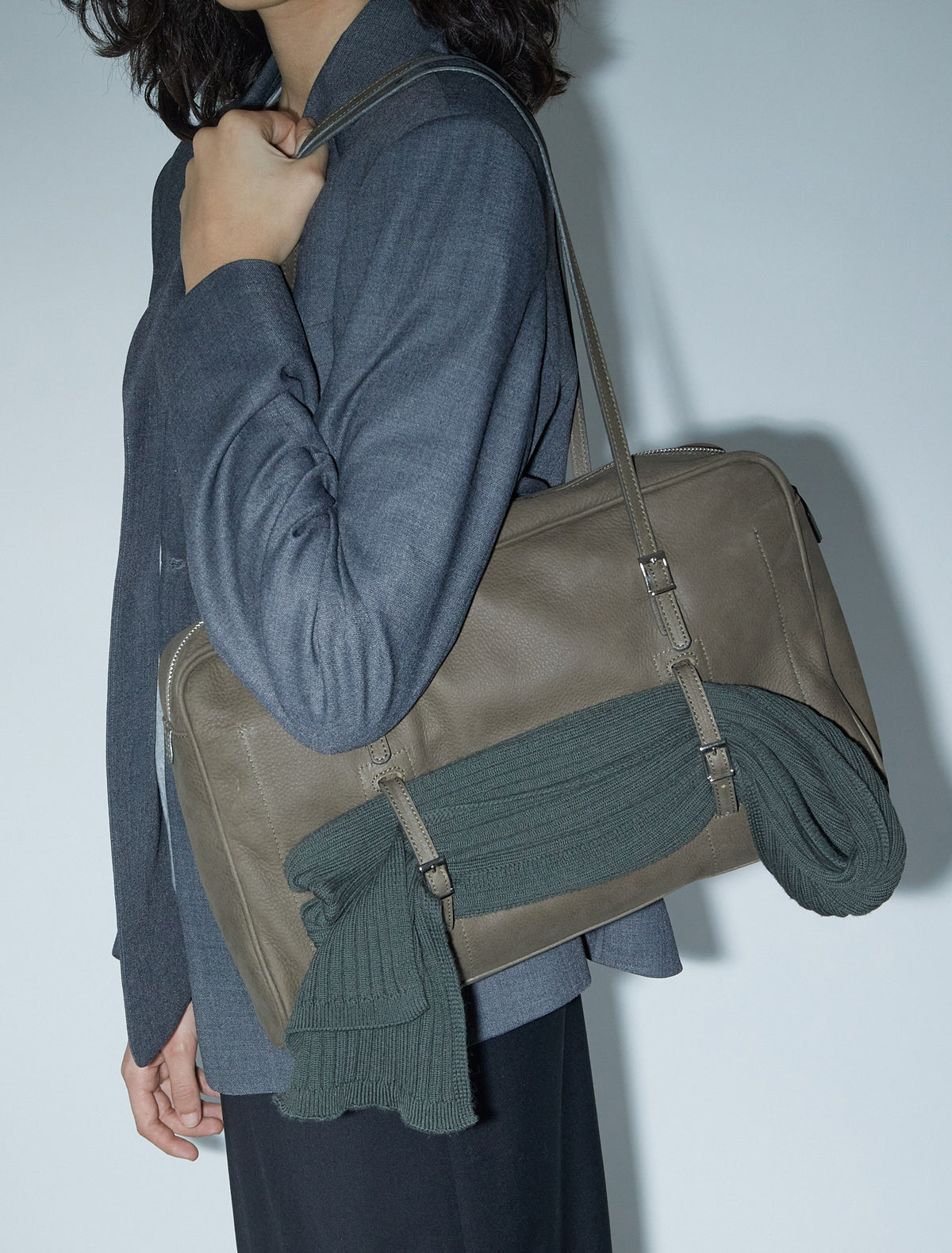 Soft caye leather bag khaki