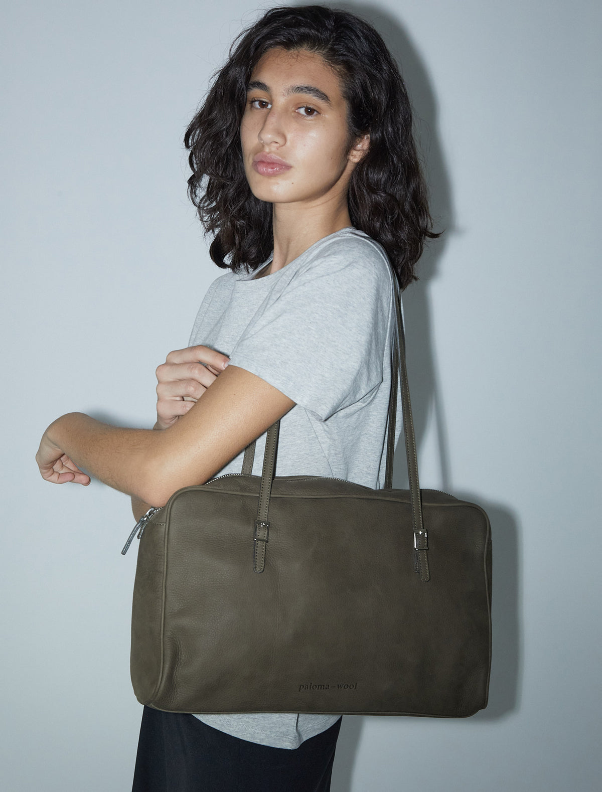 Soft caye leather bag khaki