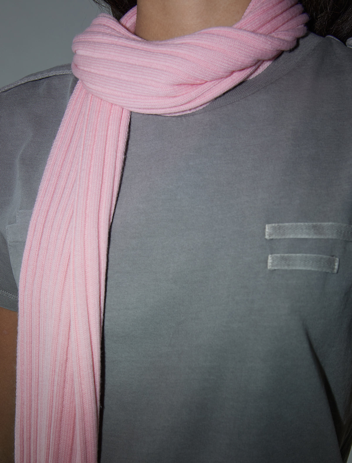Spaghetti ribbed multiposition scarf buttons pink