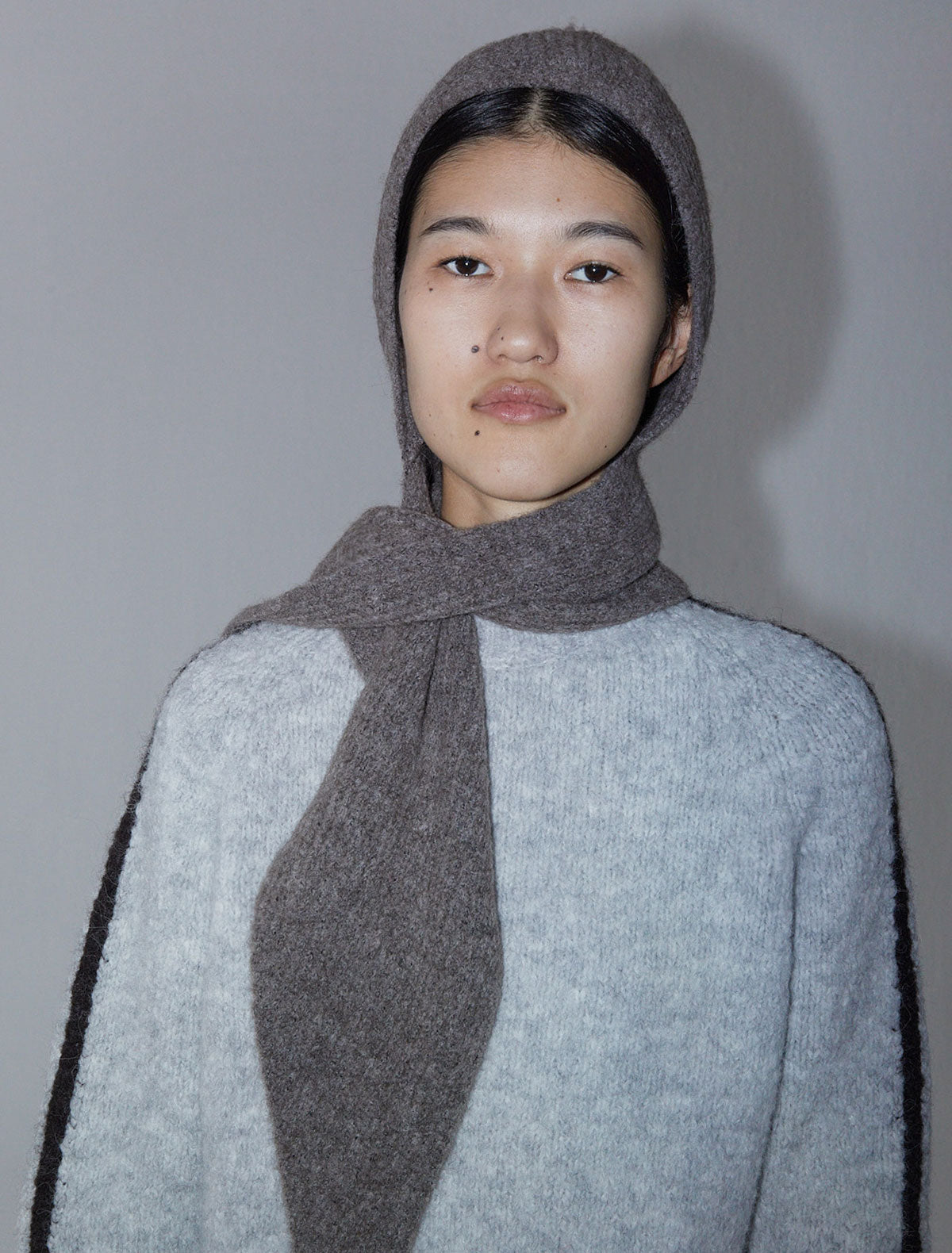 Coucou warm knitted bonnet wide tie taupe