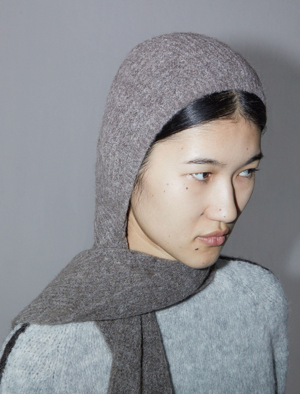 Coucou warm knitted bonnet wide tie taupe