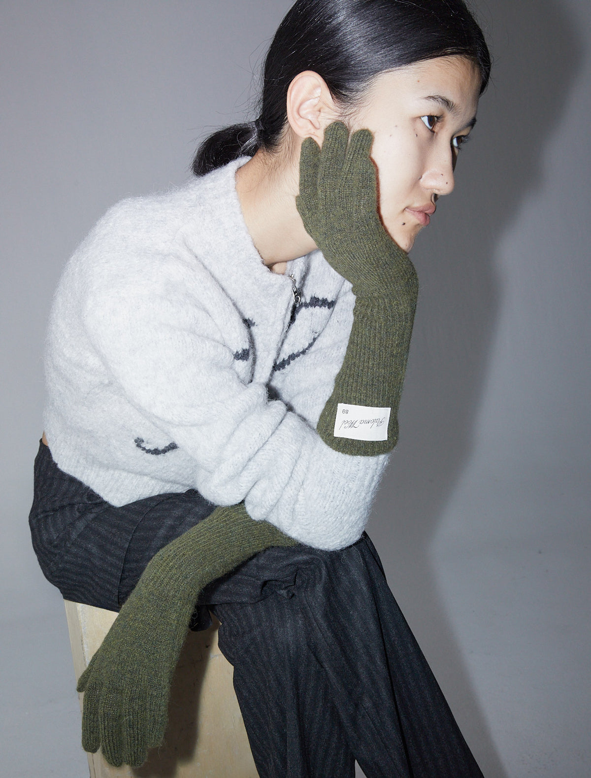 Peter knitted gloves label khaki