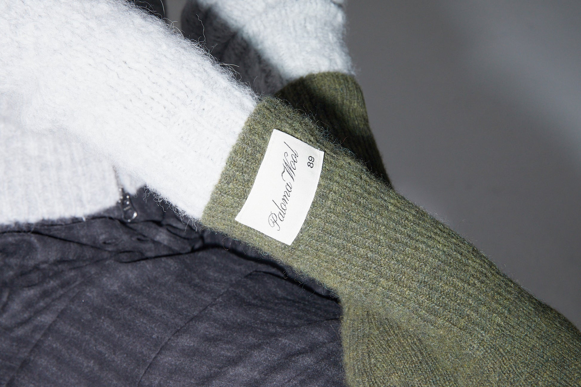 Peter knitted gloves label khaki