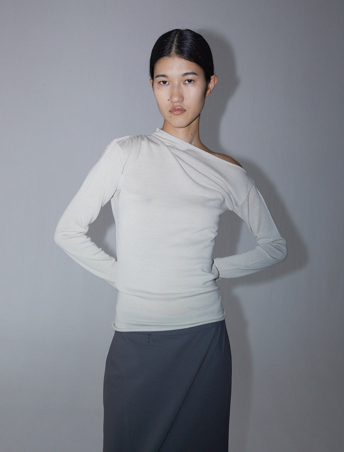 Latam asymmetric fitted wool sweater offwhite