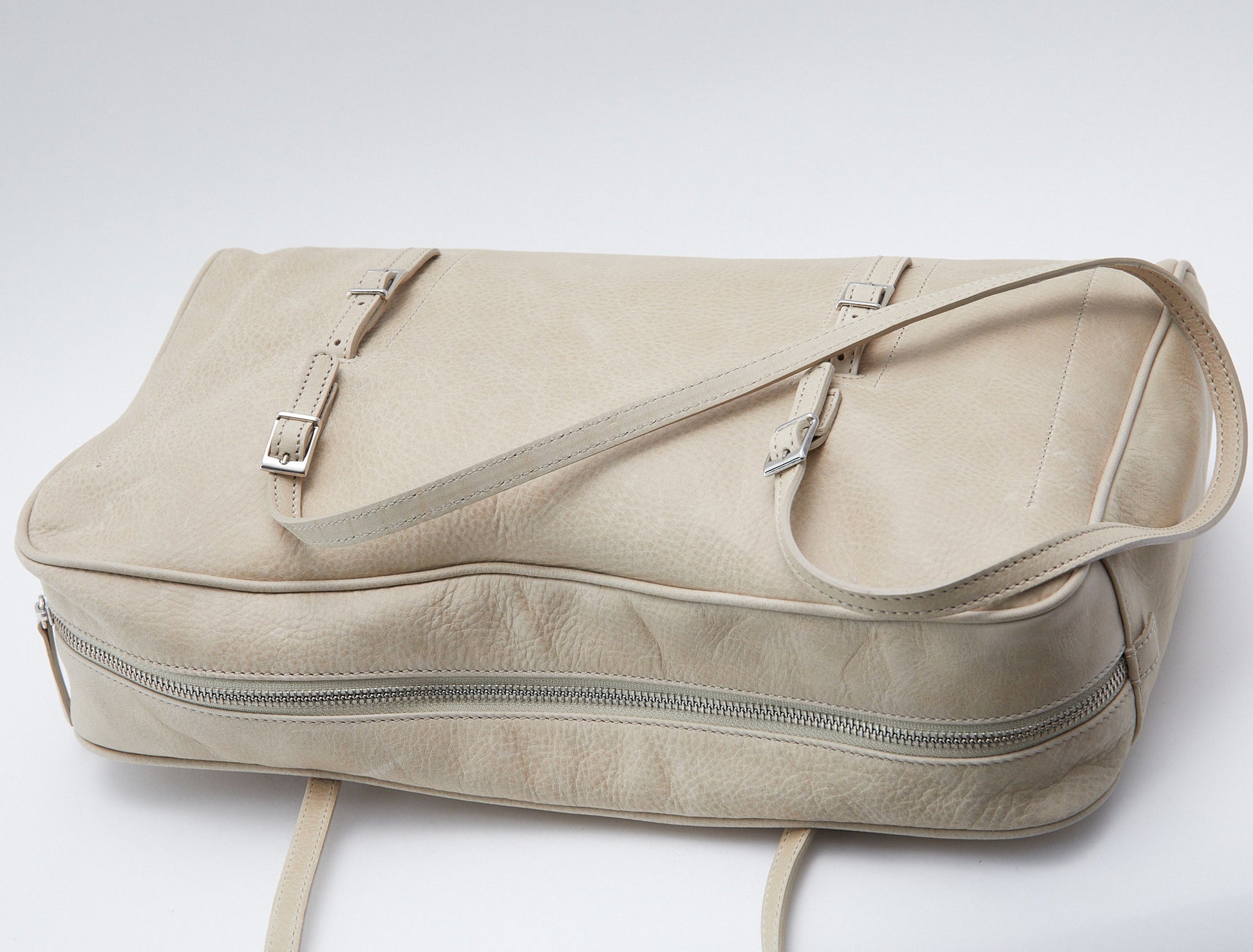 Soft caye leather bag beige