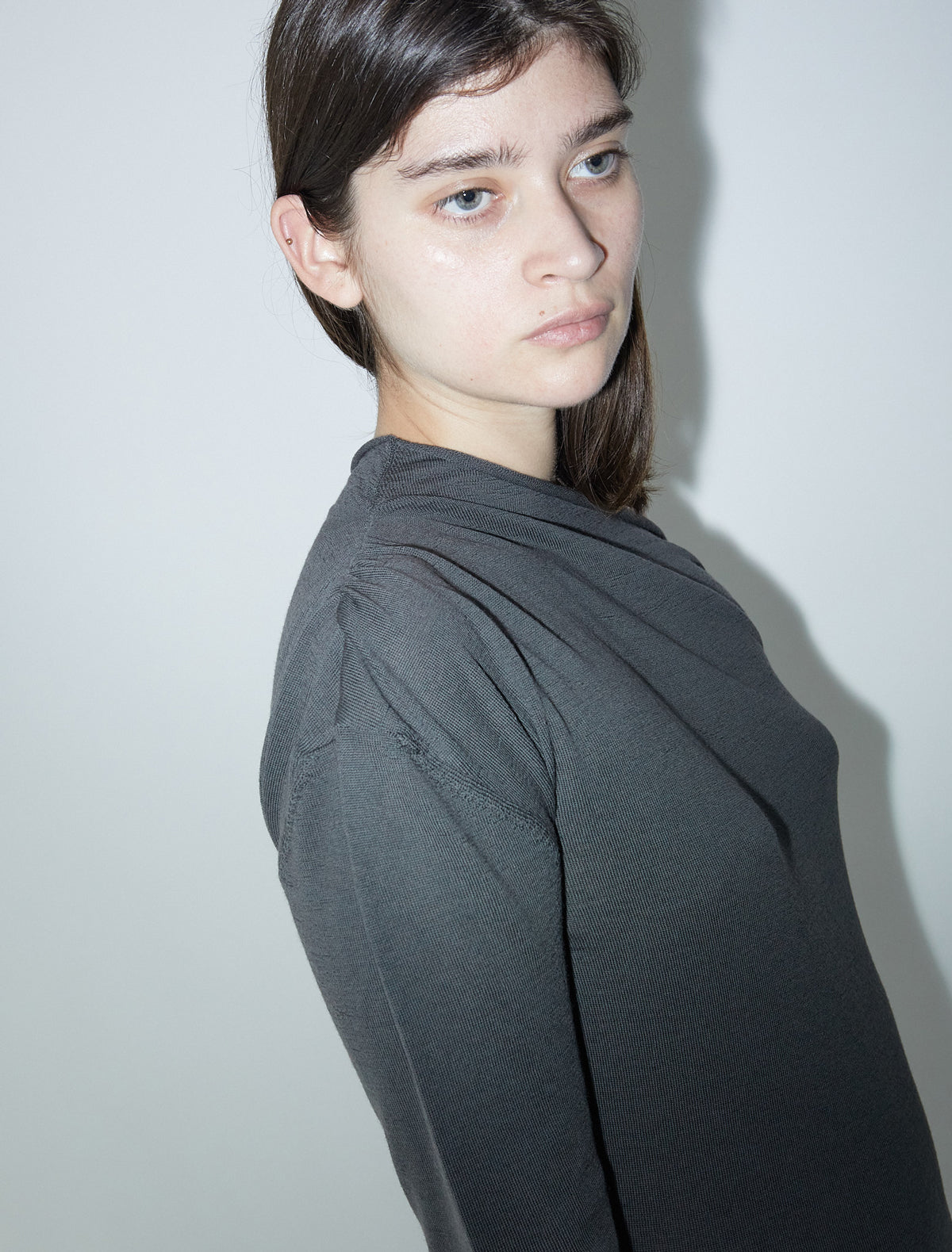 Latam asymmetric fitted wool sweater grey