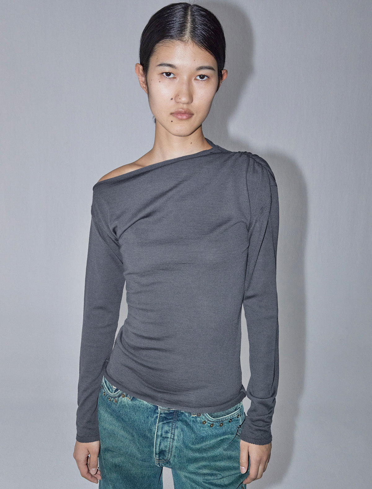 Latam asymmetric fitted wool sweater grey