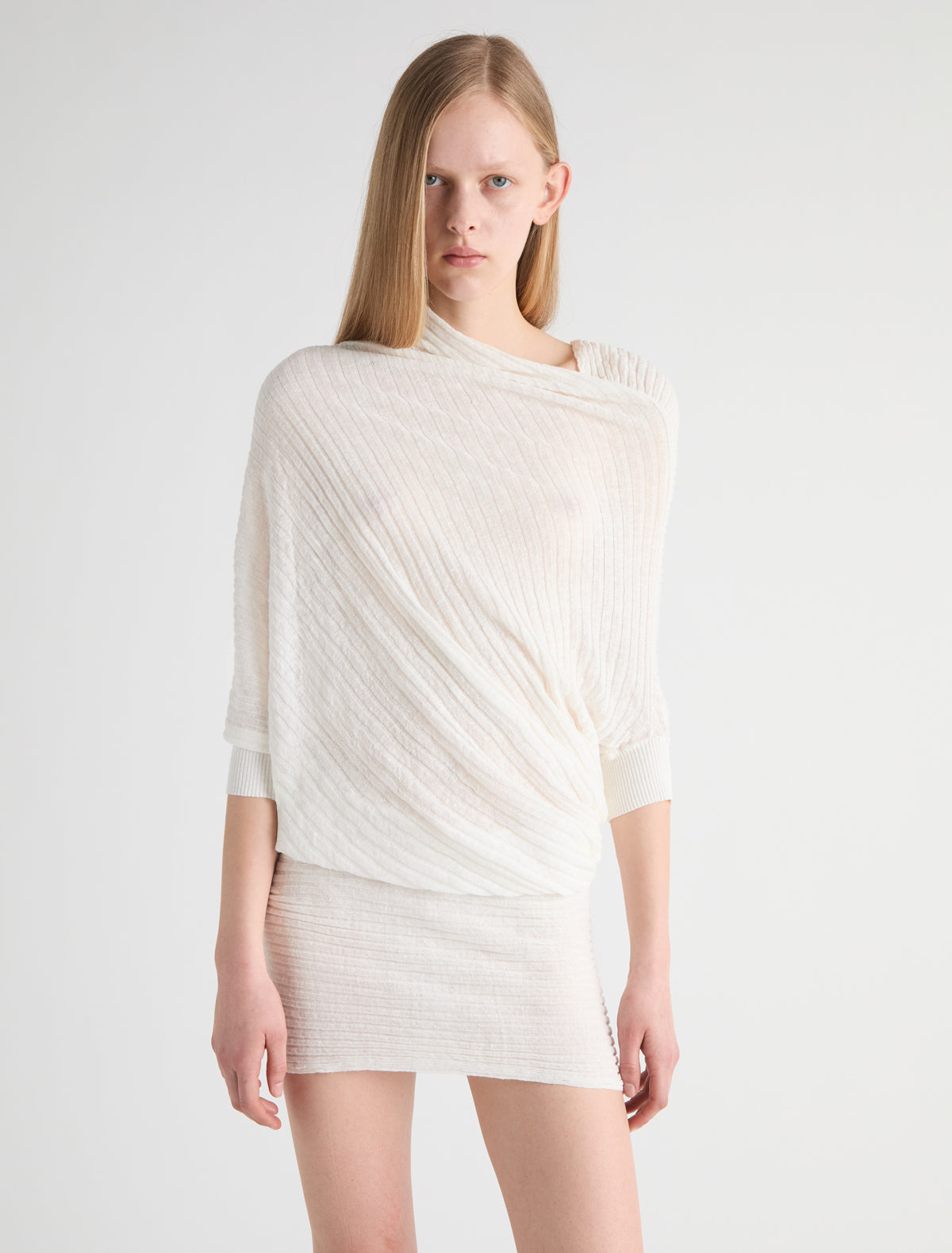 FUJI-Off-white loose, draped dress with a twisted pattern – paloma wool