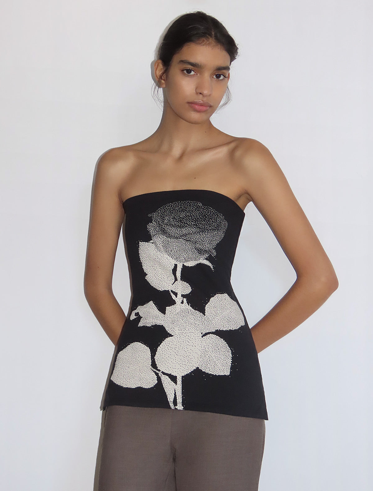 【在庫僅少】 fitted soft, CONXITA-black bandeau print flower with top トップス