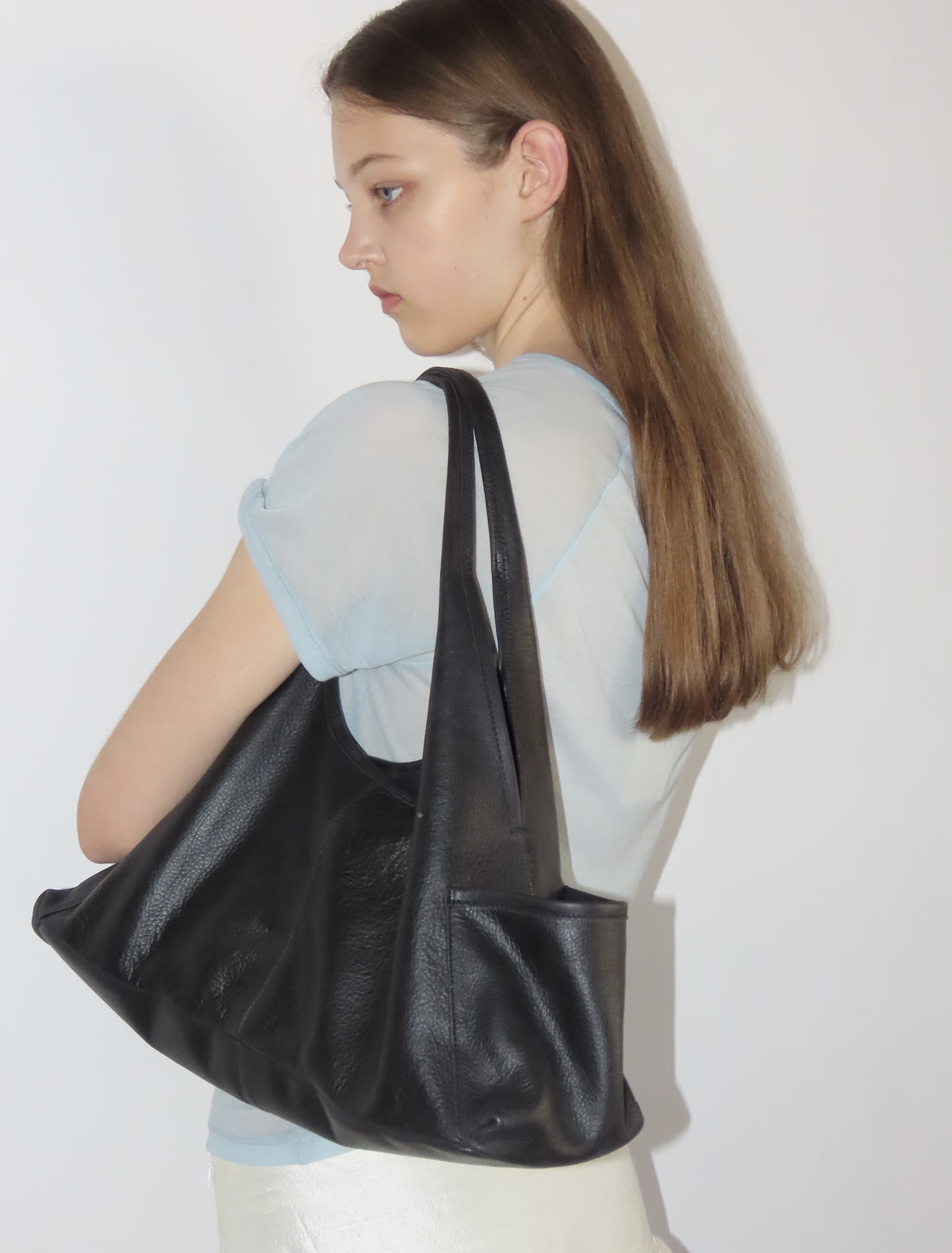 Querida pockets triangular shoelder bag black