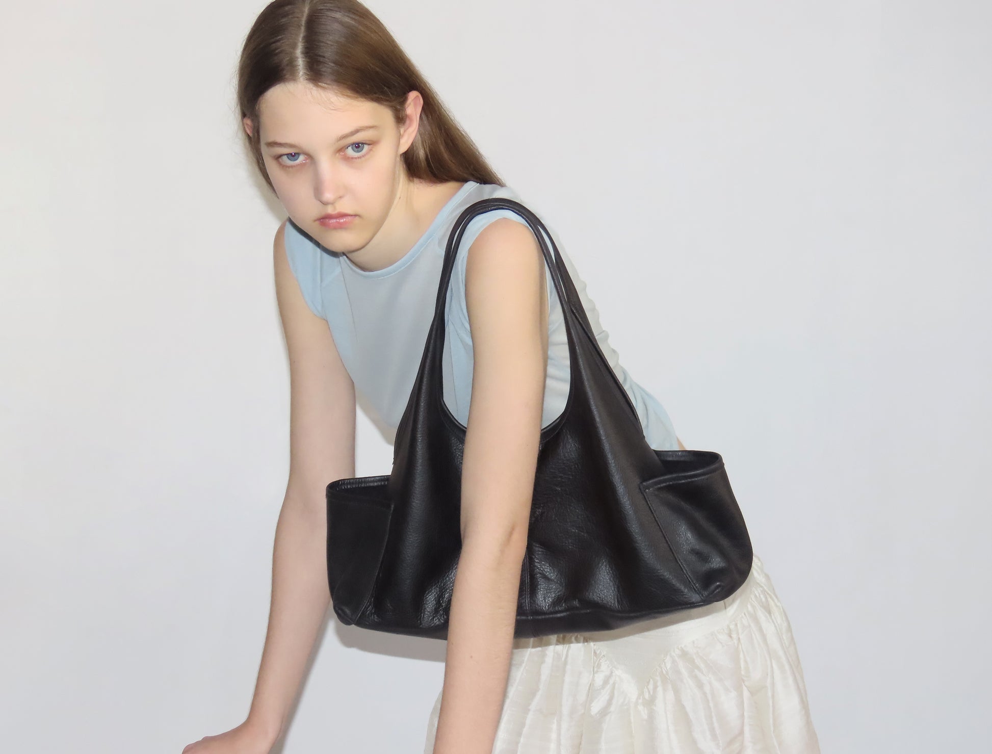 Querida pockets triangular shoelder bag black