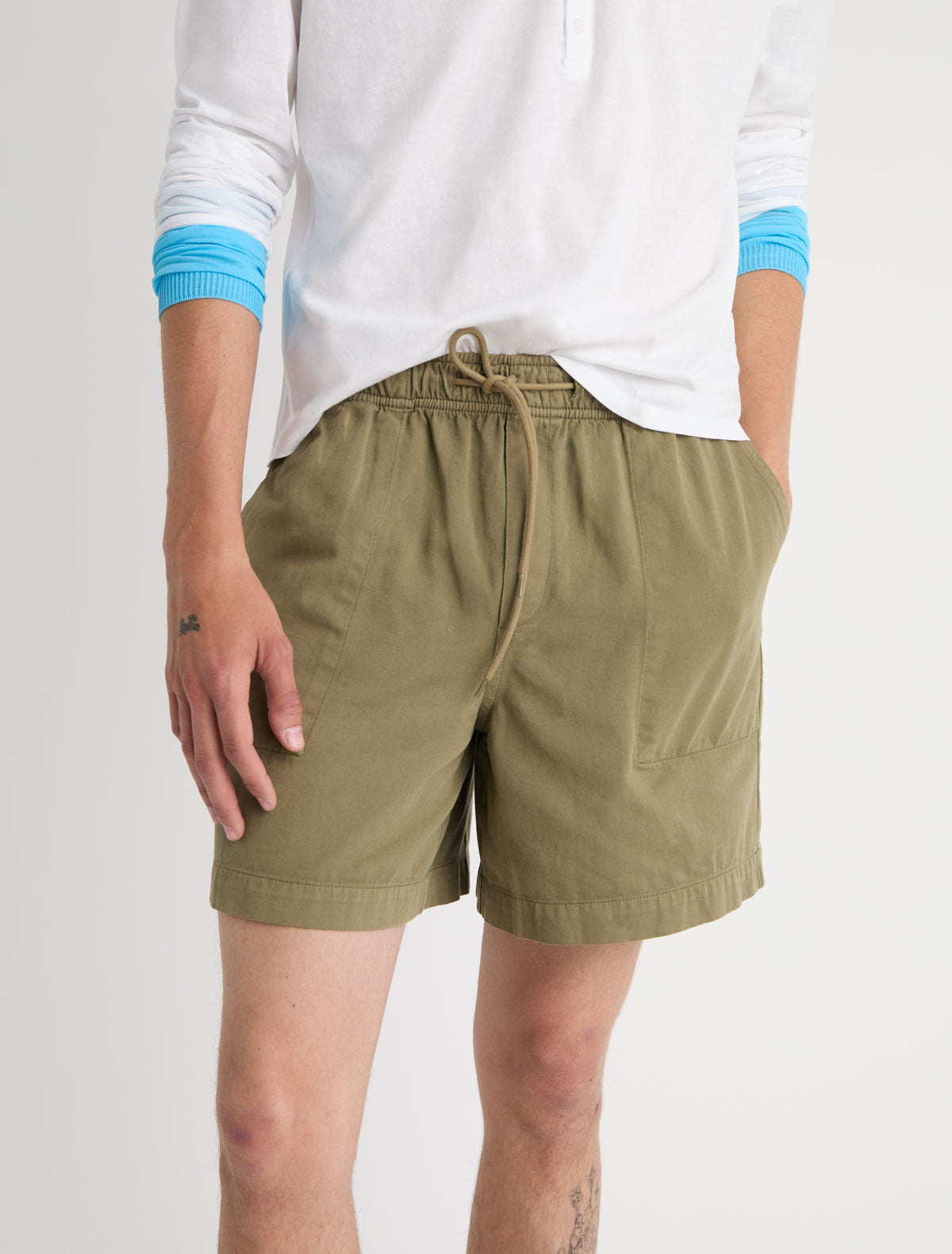 MAU-Khaki shorts with an elasticated waistband and adjustable