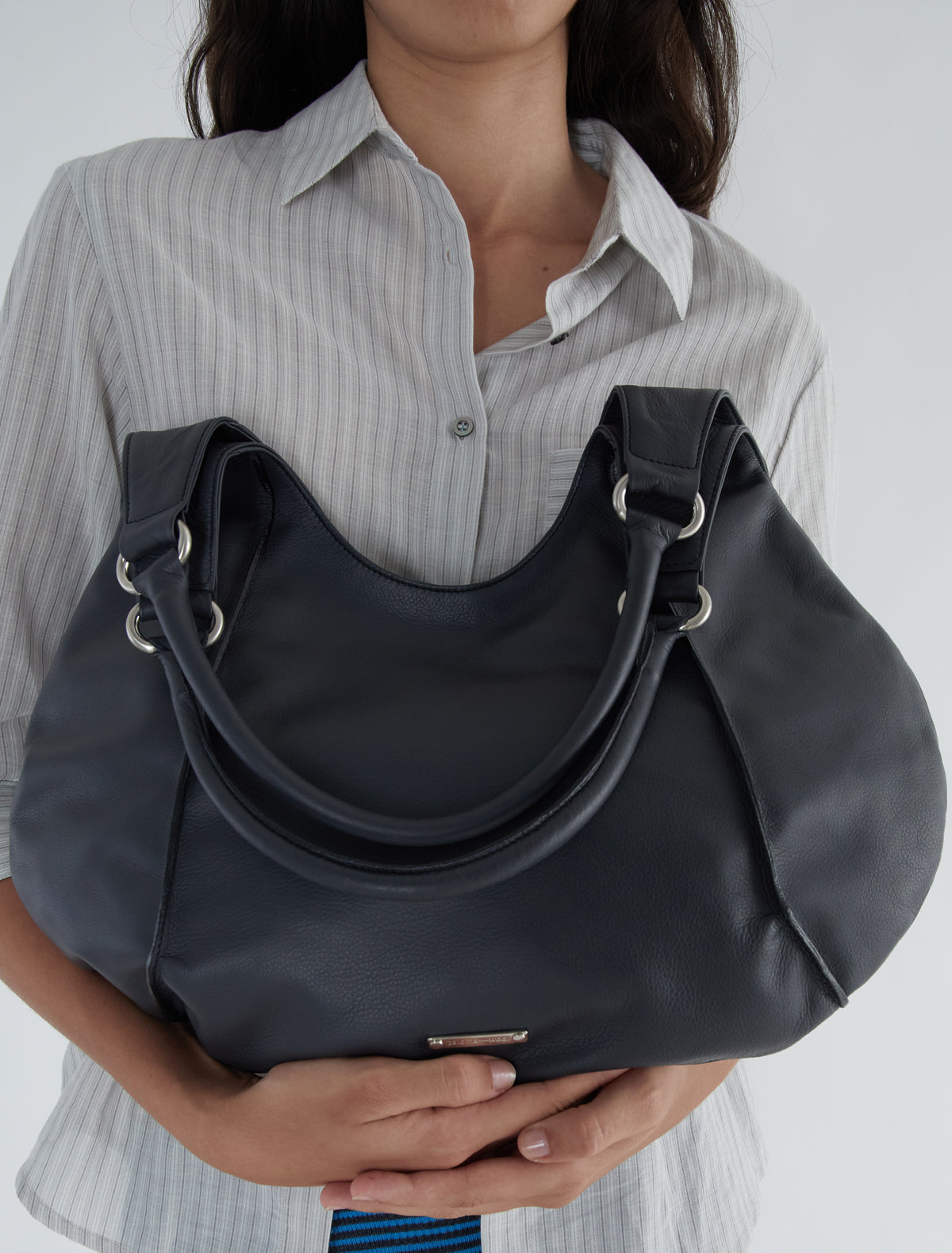 Big morgan rounded sack style shoulder bag magnet closure grey