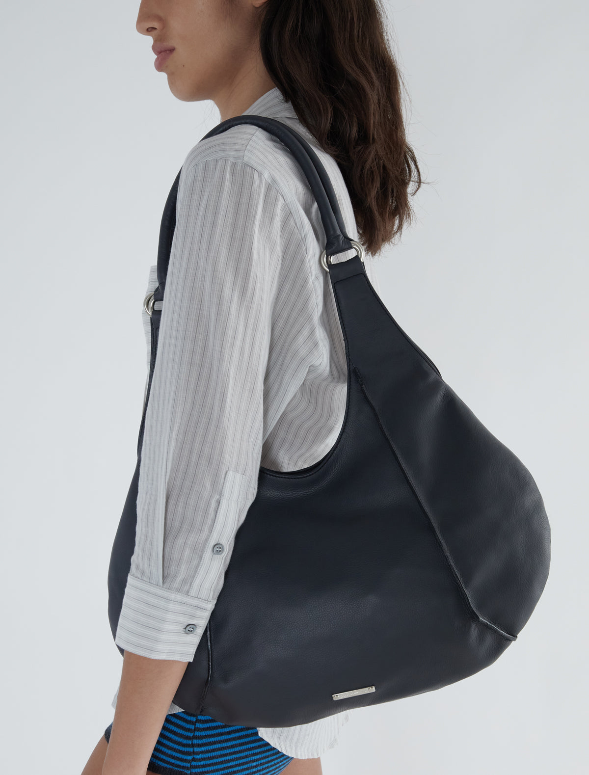 Big morgan rounded sack style shoulder bag magnet closure grey