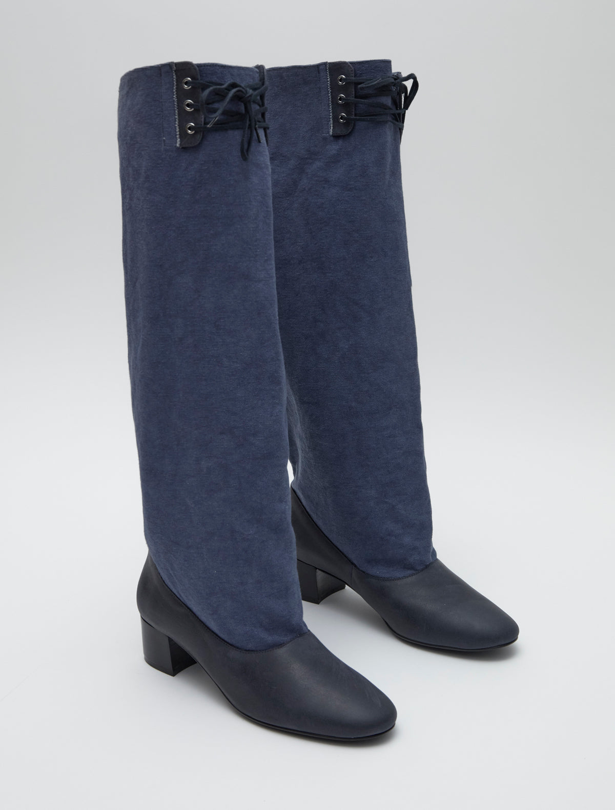 no 2605 / Victoria canvas
