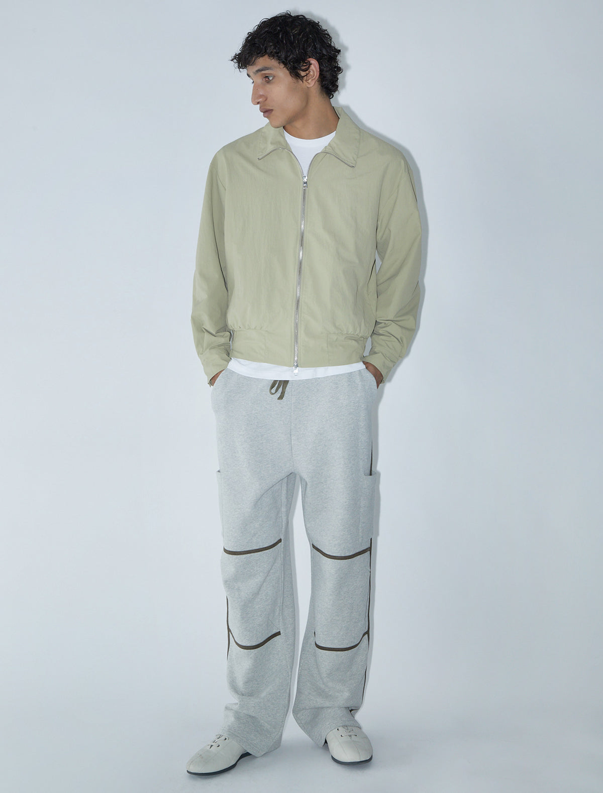 no 2438 / Magik B