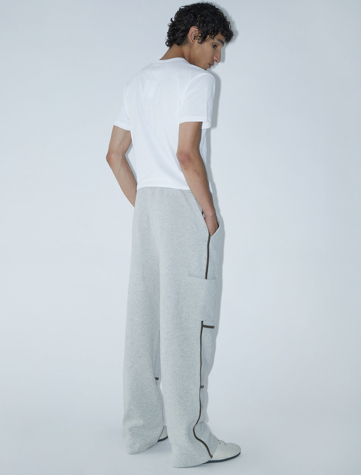 no 2438 / Magik B