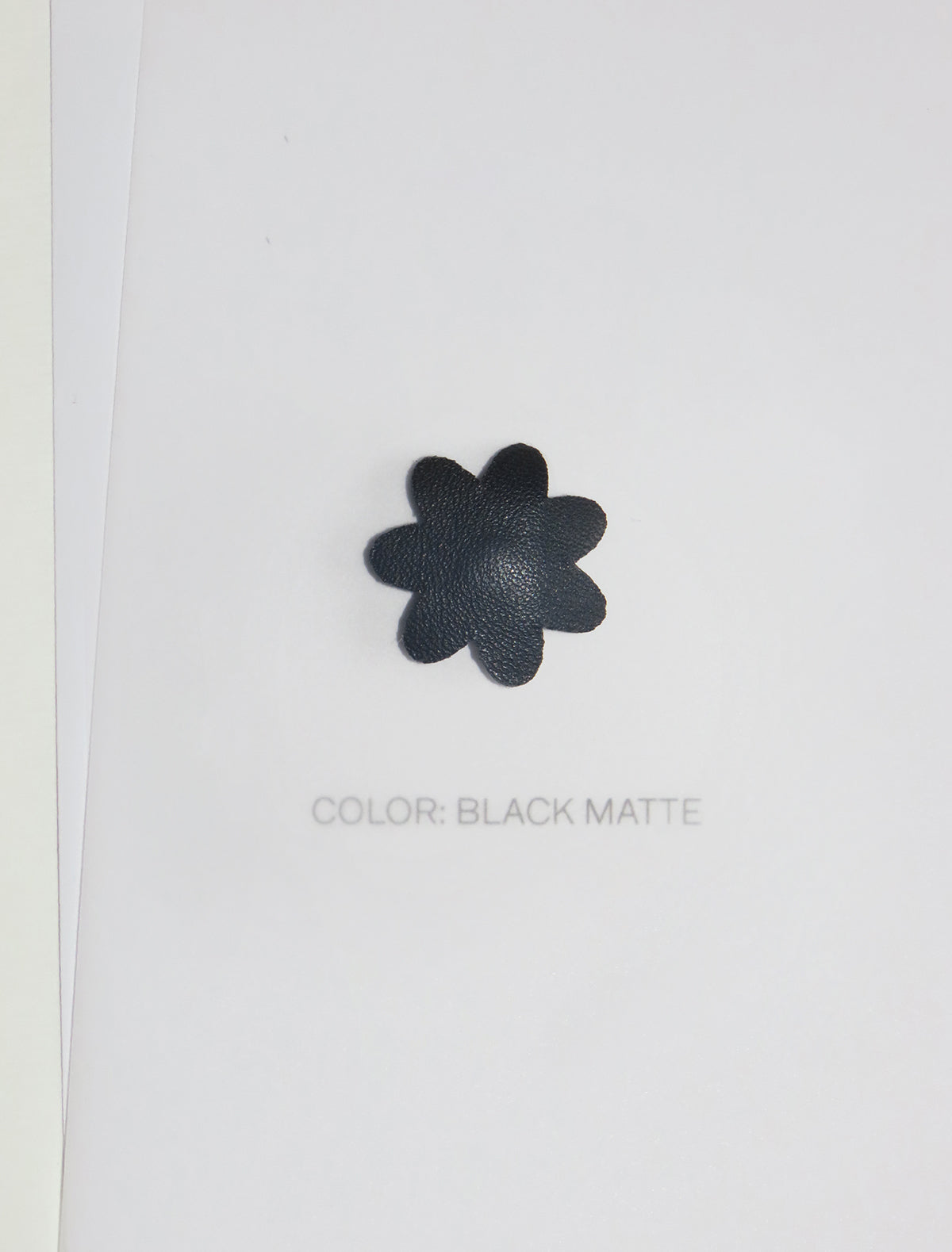 Leather flower snap - black matte