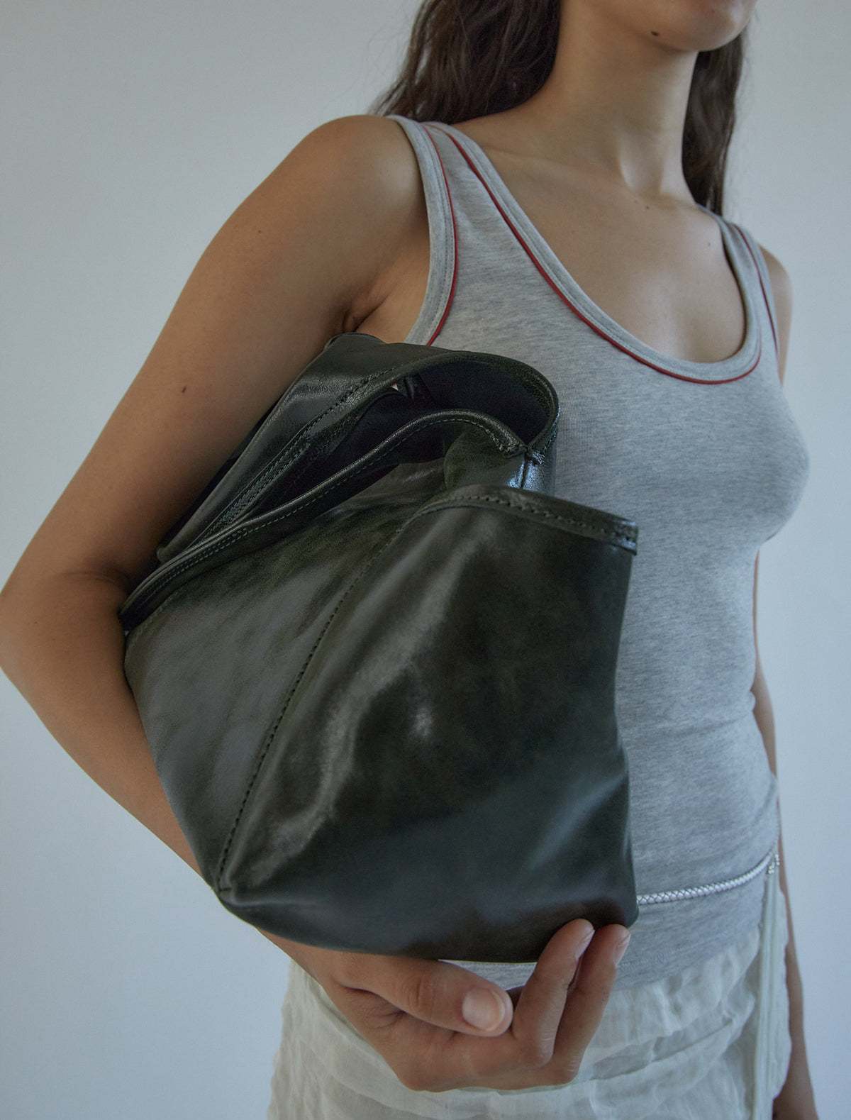 Querida pockets triangular shoelder bag khaki