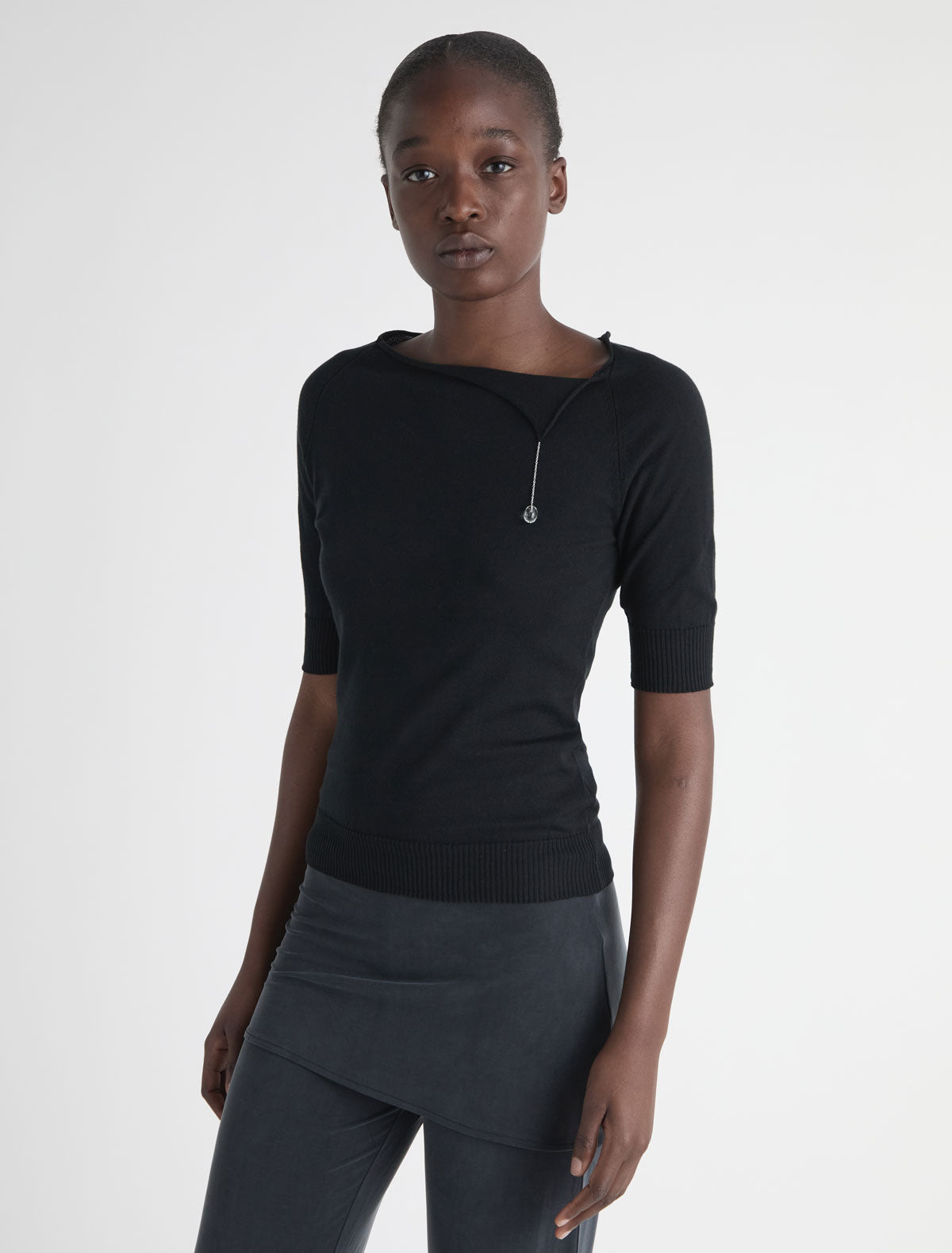 CAIN-Short-sleeve knit top with a handmade glass piece detail