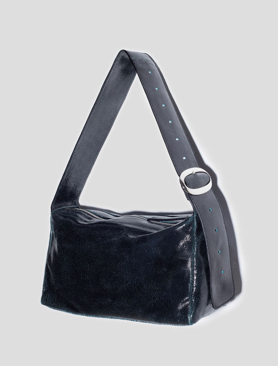 Squaredteabag soft leather bag buckle black