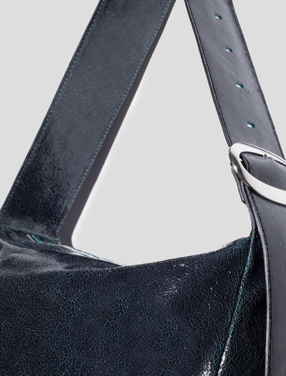 Squaredteabag soft leather bag buckle black