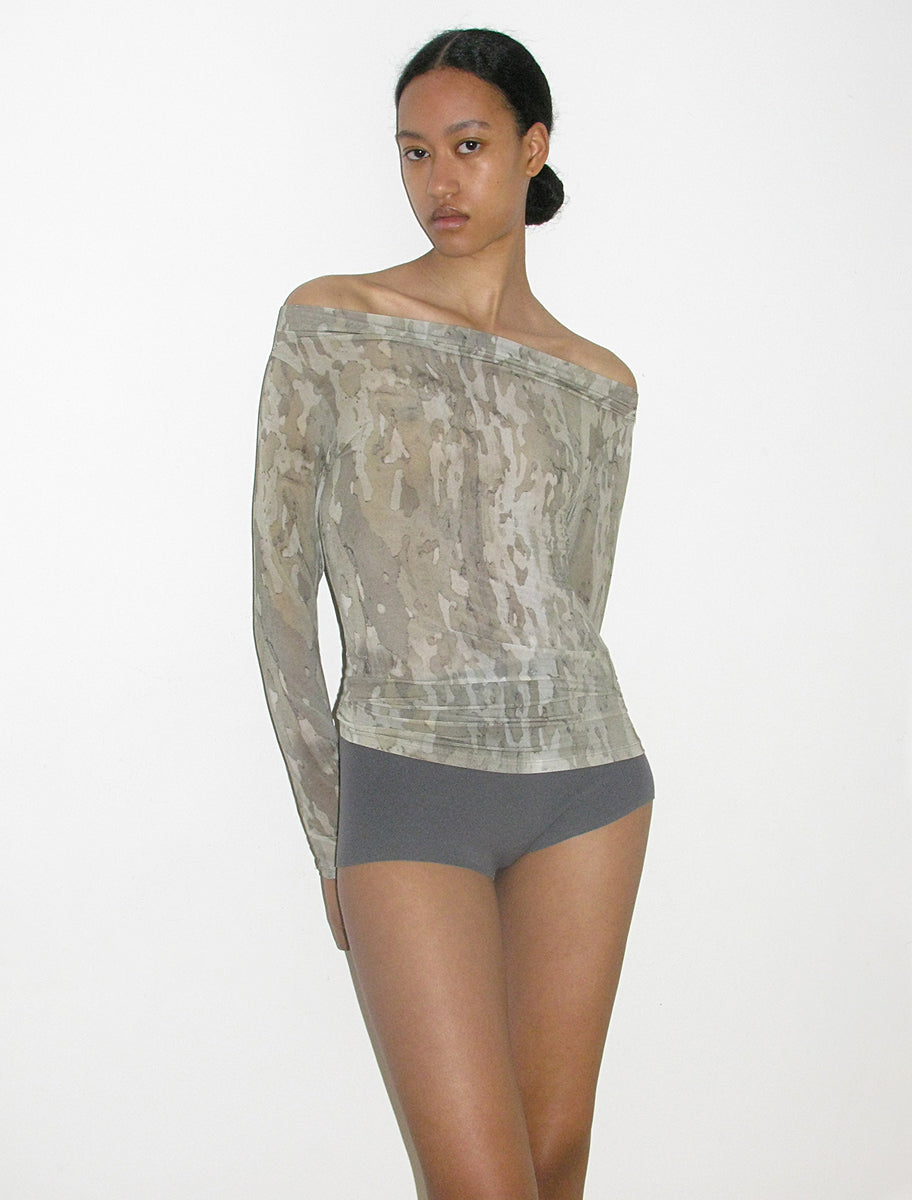 SEN-Slightly transparent long-sleeved top with open neckline and