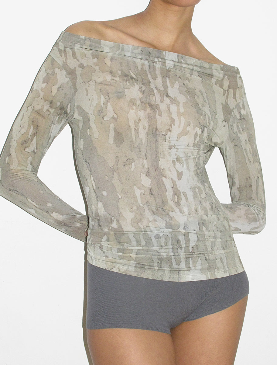 SEN-Slightly transparent long-sleeved top with open neckline and