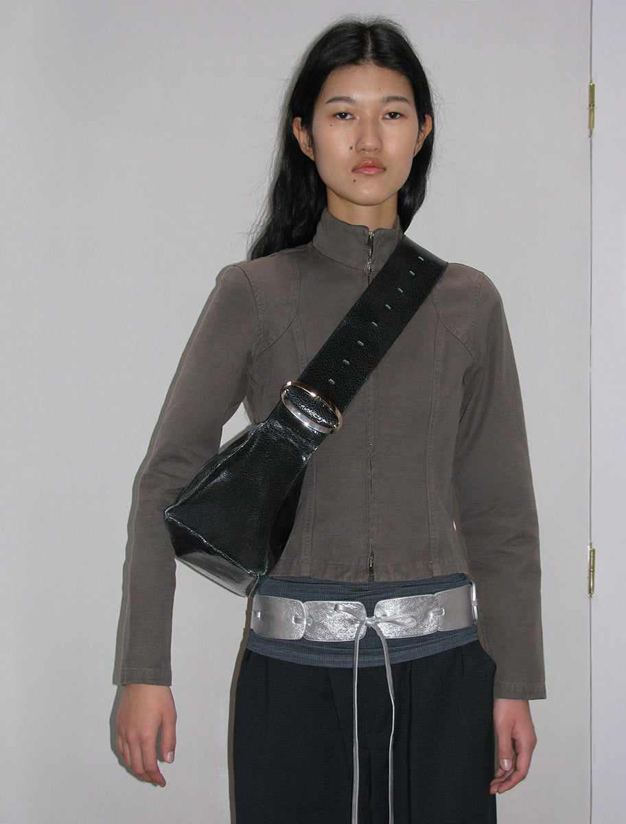 Squaredteabag soft leather bag buckle black