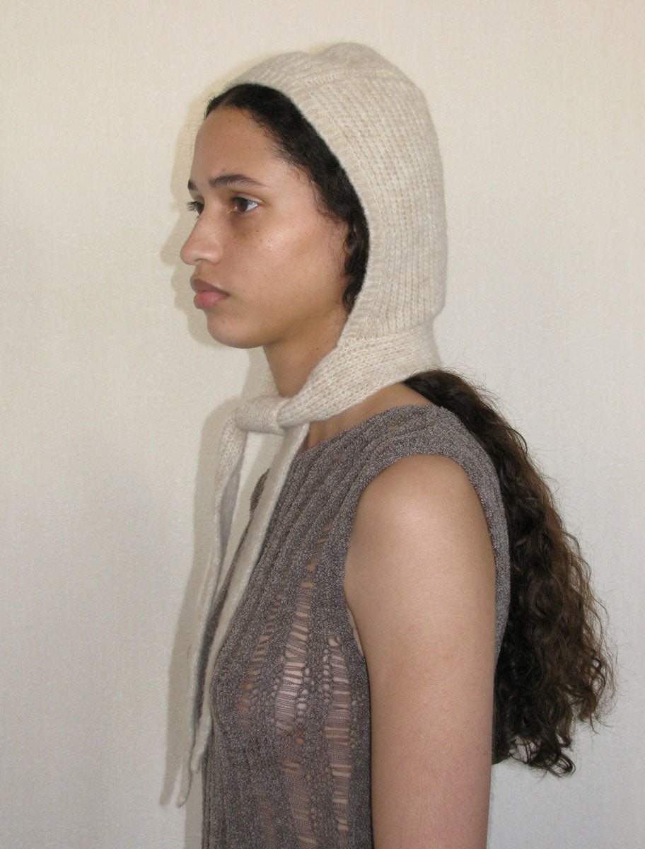 PAULI- Ecru soft, warm knitted bonnet tied at the front