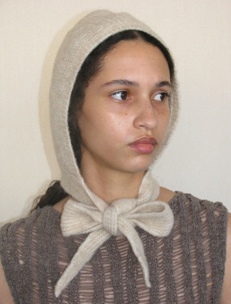 PAULI- Ecru soft, warm knitted bonnet tied at the front