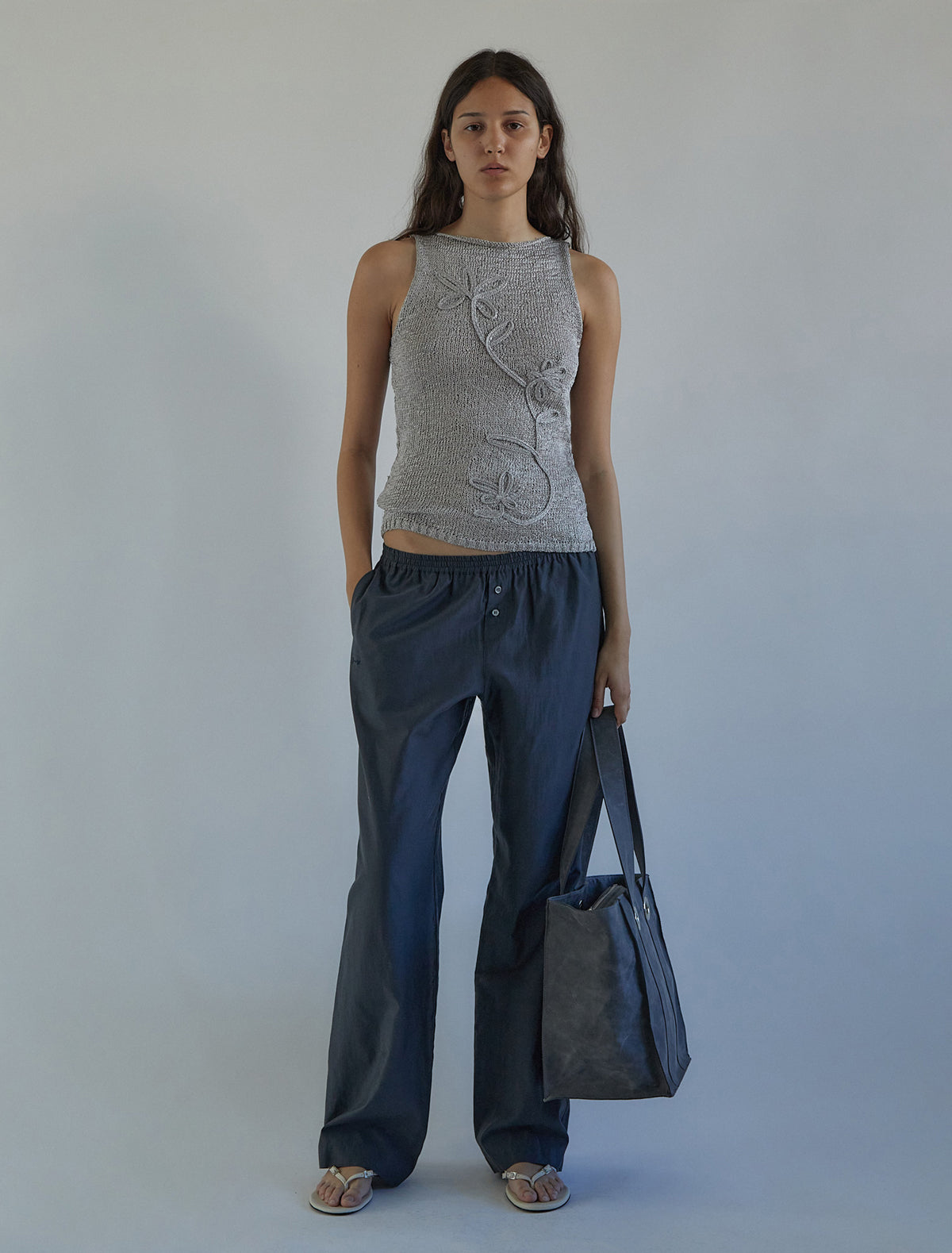 SKIPP-Light grey sleeveless fitted top with front embroidery