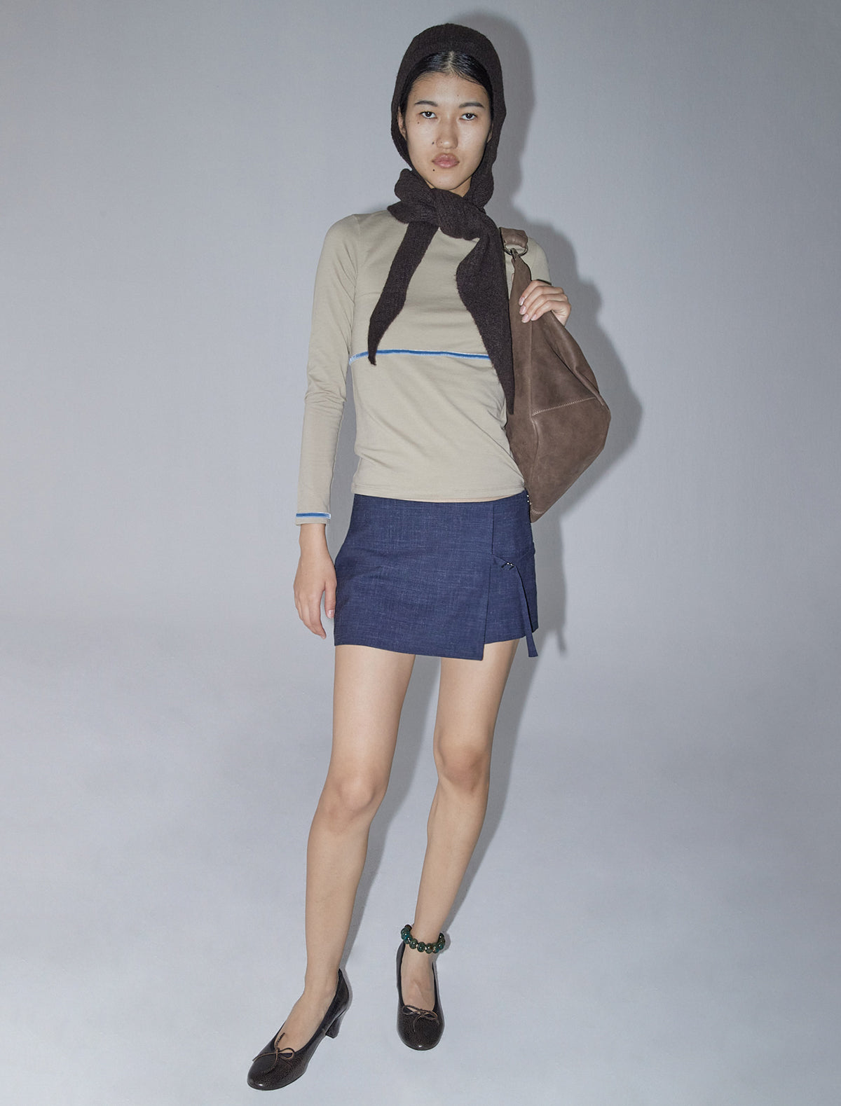 BAMBOO-Beige long-sleeved top with velvet ribbon detail