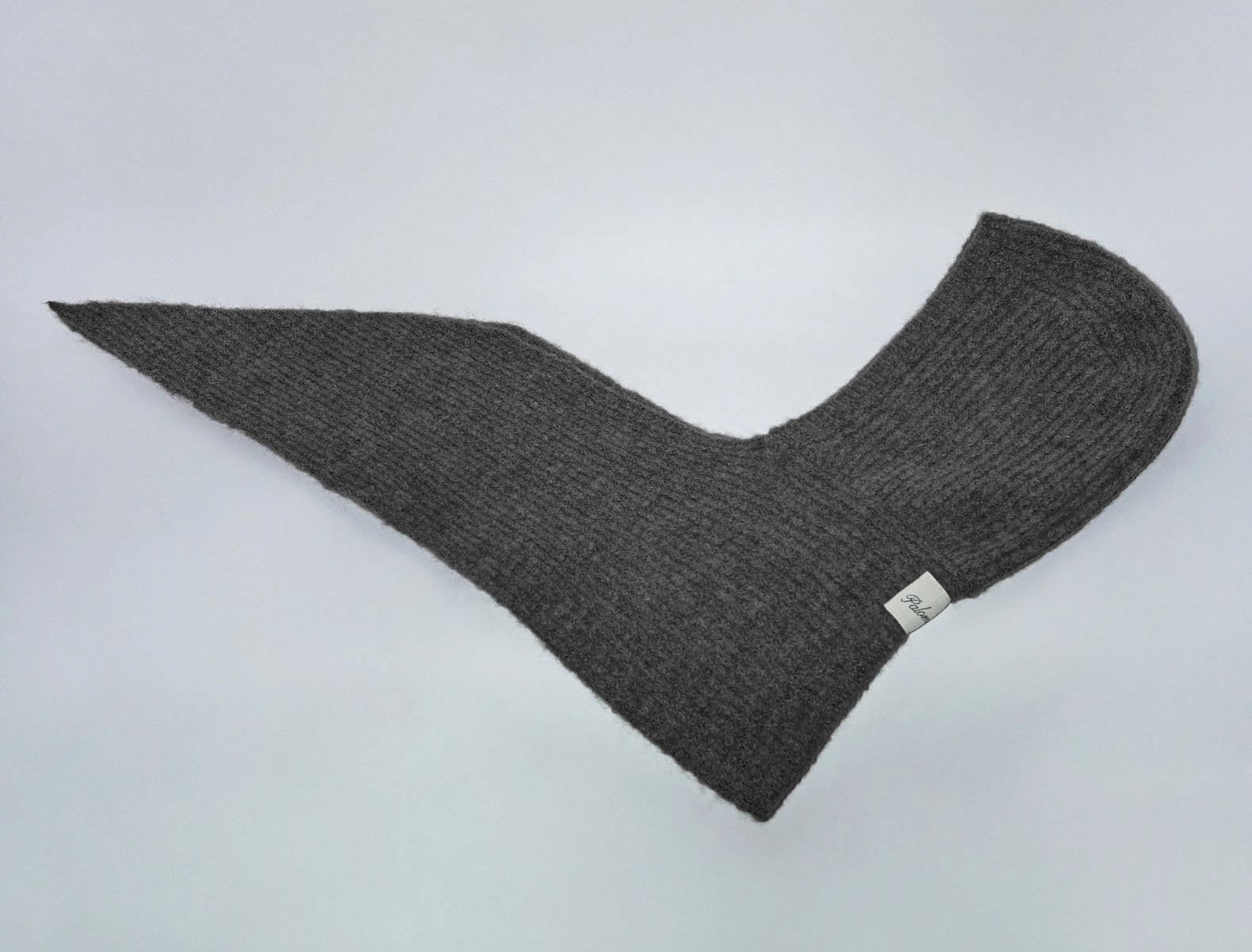 Coucou-grey warm knitted bonnet with a wide tie to wear