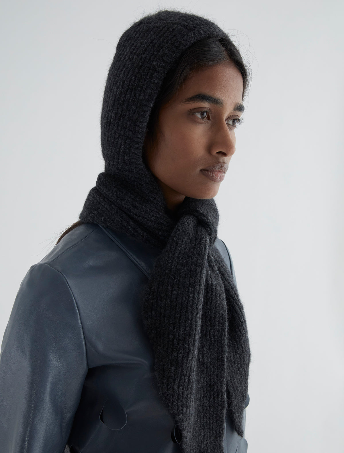 Coucou warm knitted bonnet wide tie darkgrey