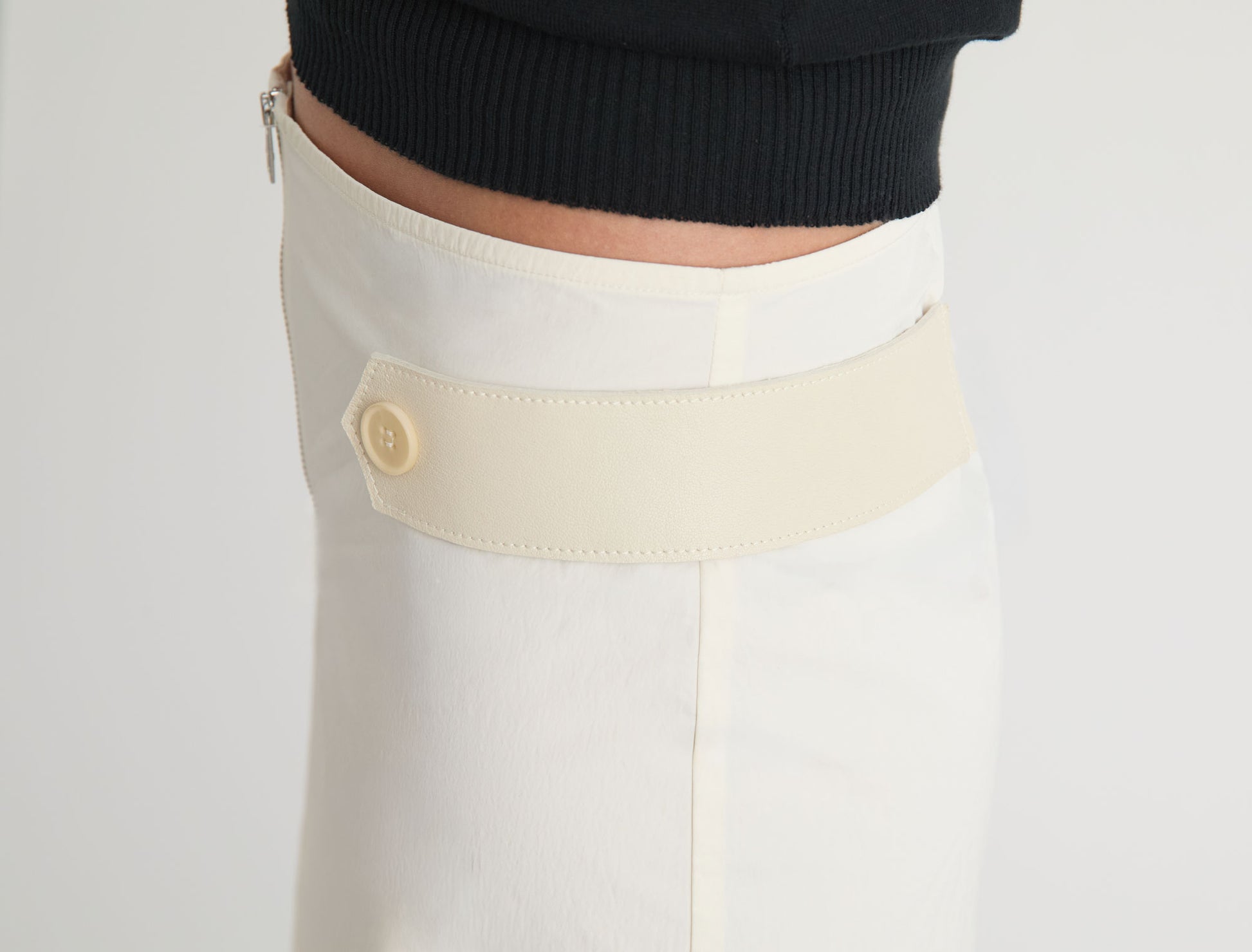 Deuna nylon midi skirt leather panels sides front zipper closure white
