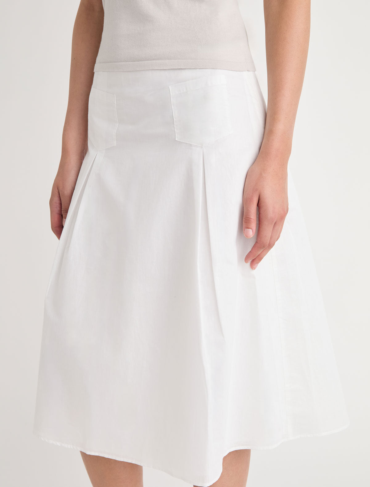 DIMI-White midi skirt with a flared silhouette and front pocket