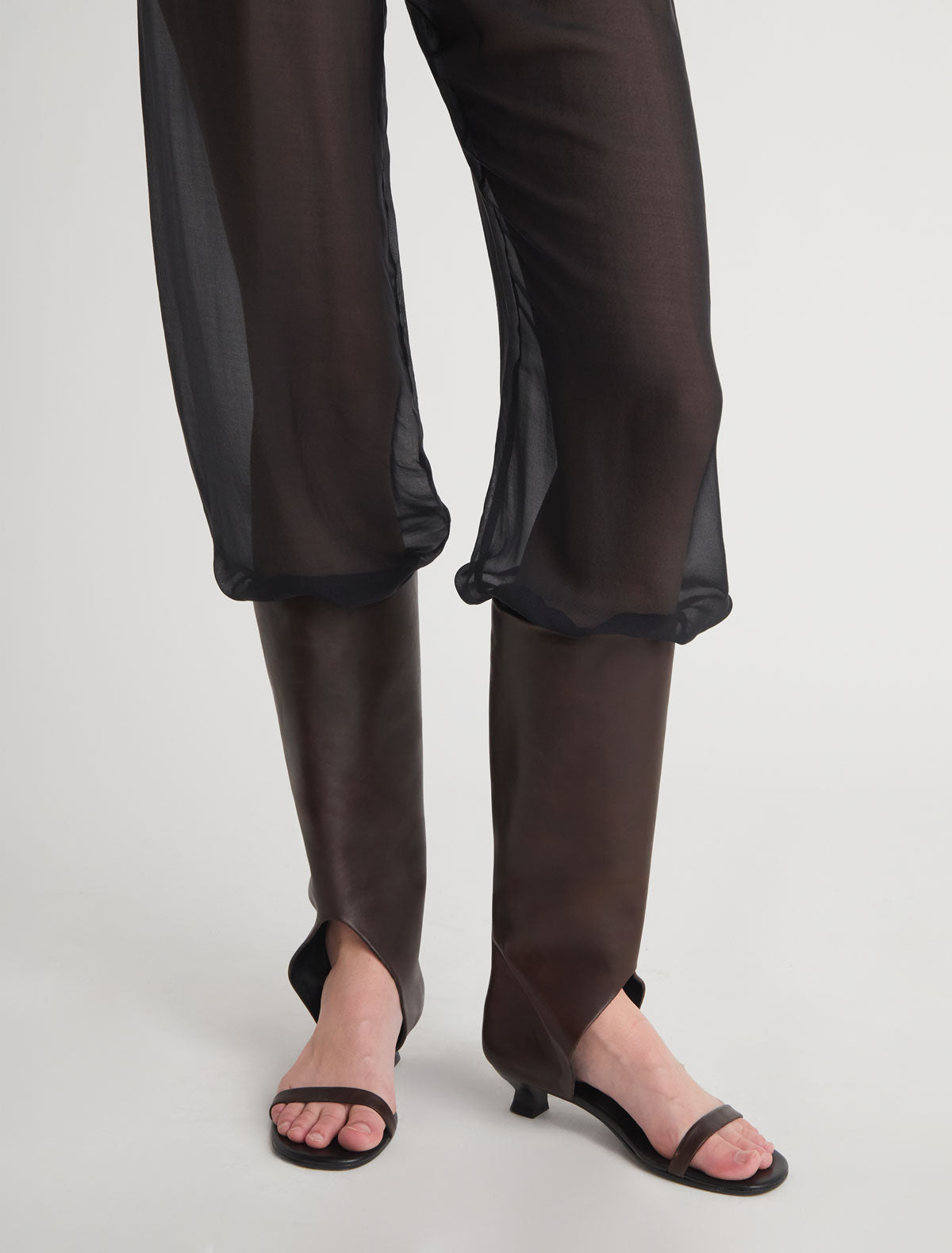 Manuela sandal boot thin toe strap brown