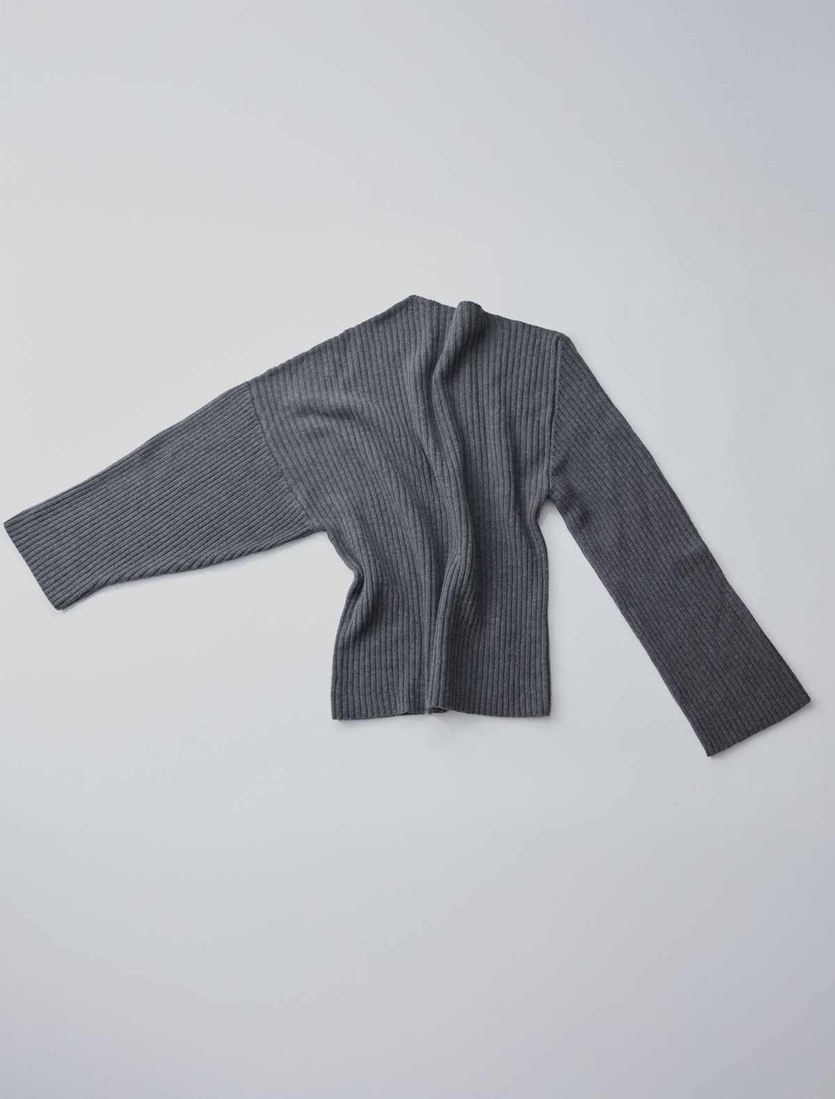FIONA-Grey ribbed knit sweater with asymmetric shoulders – paloma wool