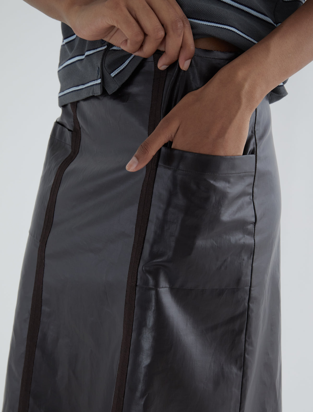 Fuster midi skirt vertical cut details