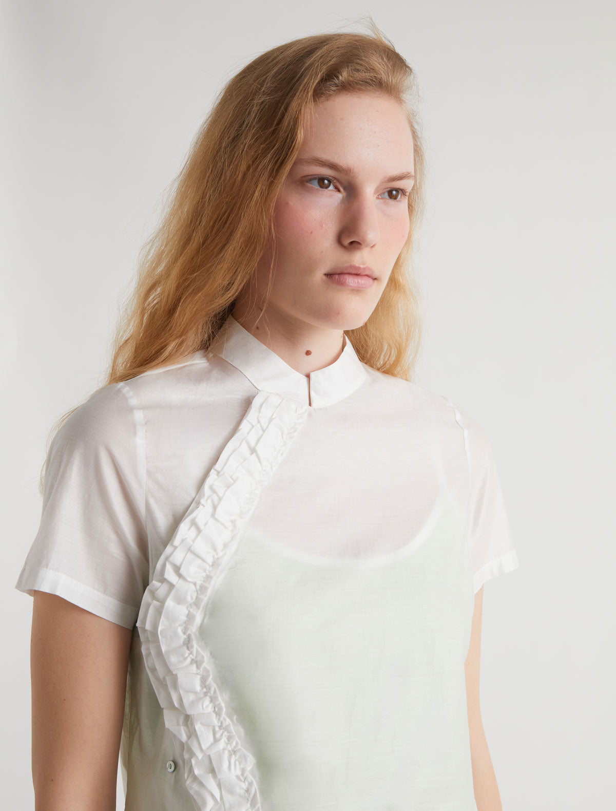 GASPAR-White short-sleeve top with a Mao-style collar – paloma wool
