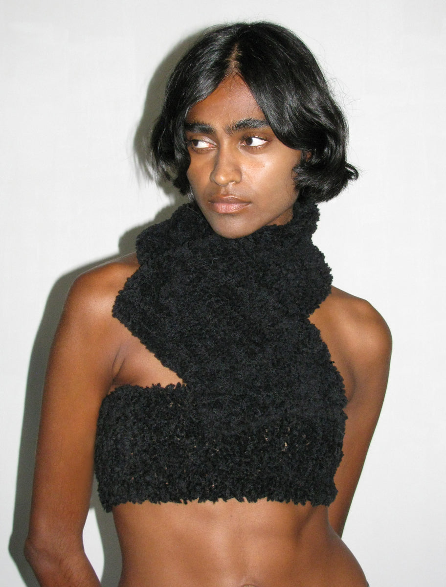 EMILIE-black knitted short scarf