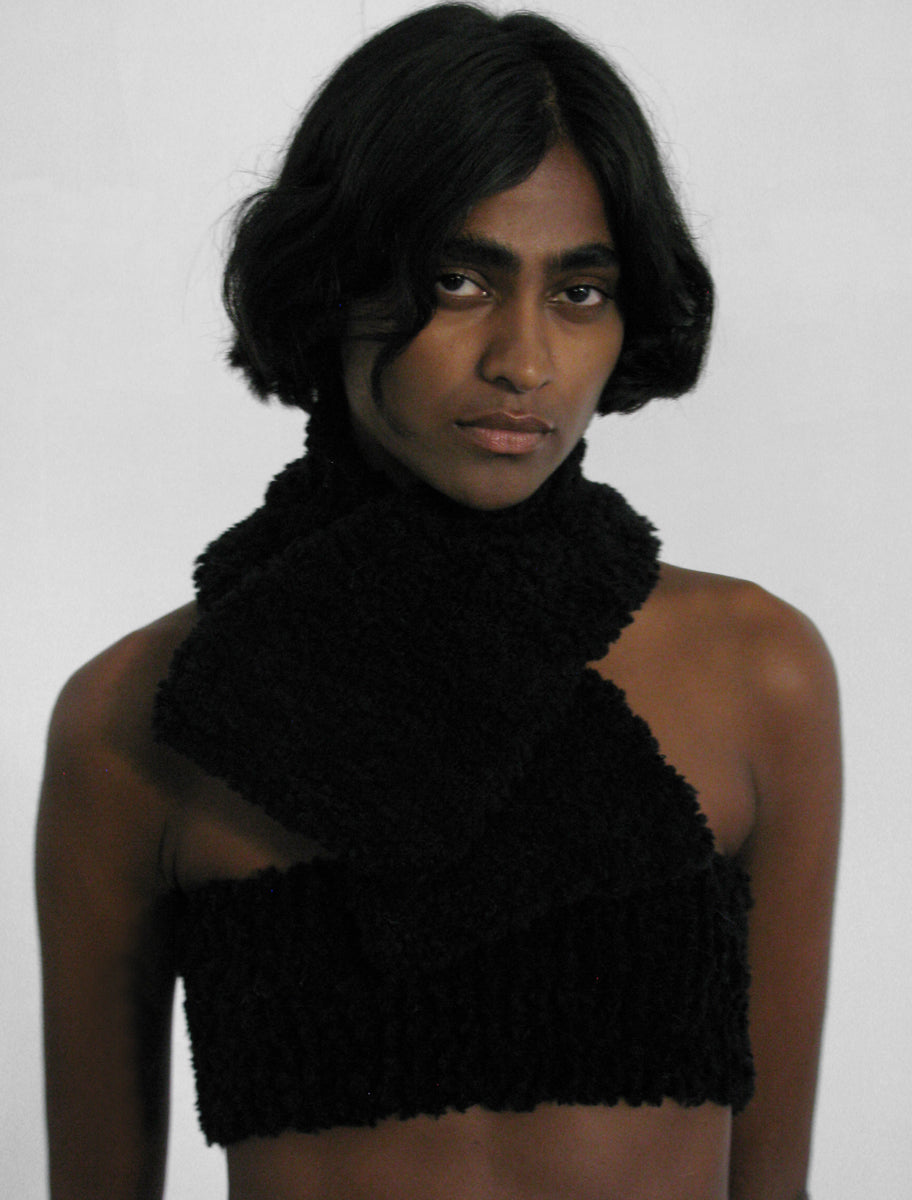 EMILIE-black knitted short scarf