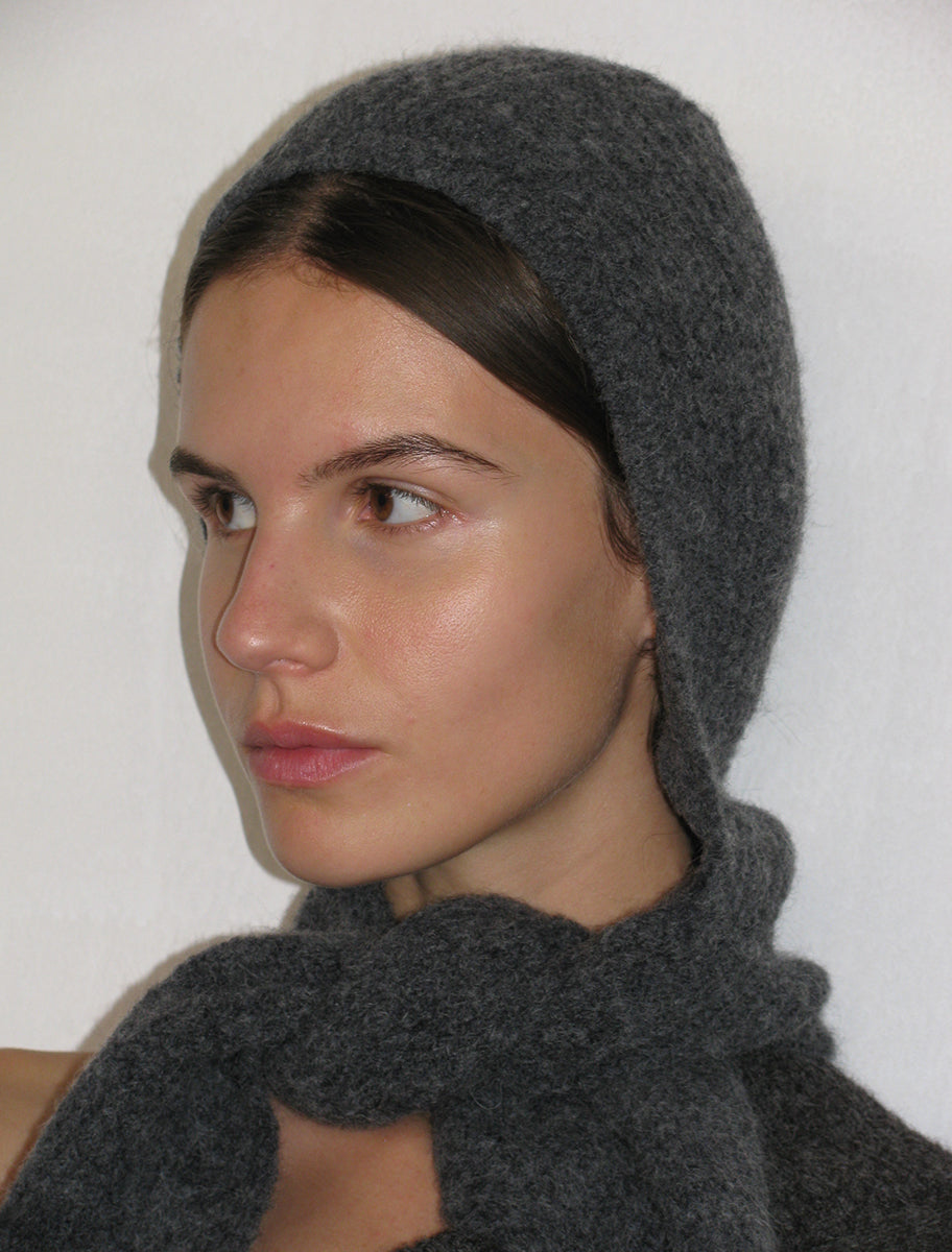 Coucou-grey warm knitted bonnet with a wide tie to wear around 