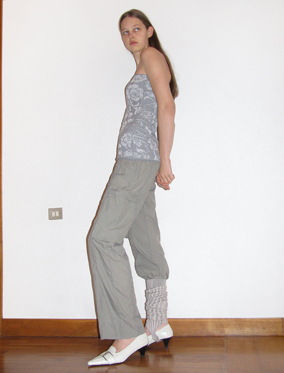 ULI-Grey bandeau top with textured flower intarsia – Paloma Wool
