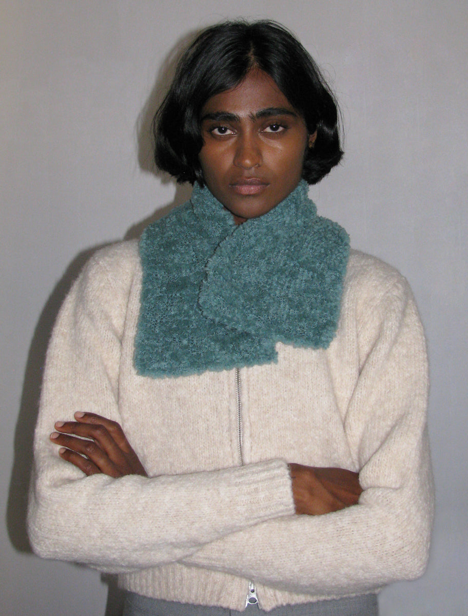 Emilie knitted short scarf mint