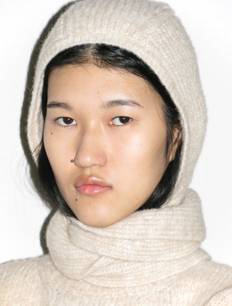 Coucou-Ecru warm knitted bonnet with a wide tie to wear around your neck