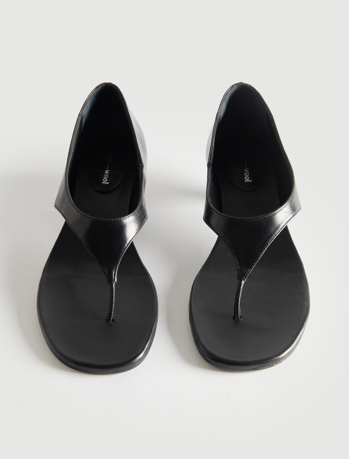 Isabella thong style leather sandal black
