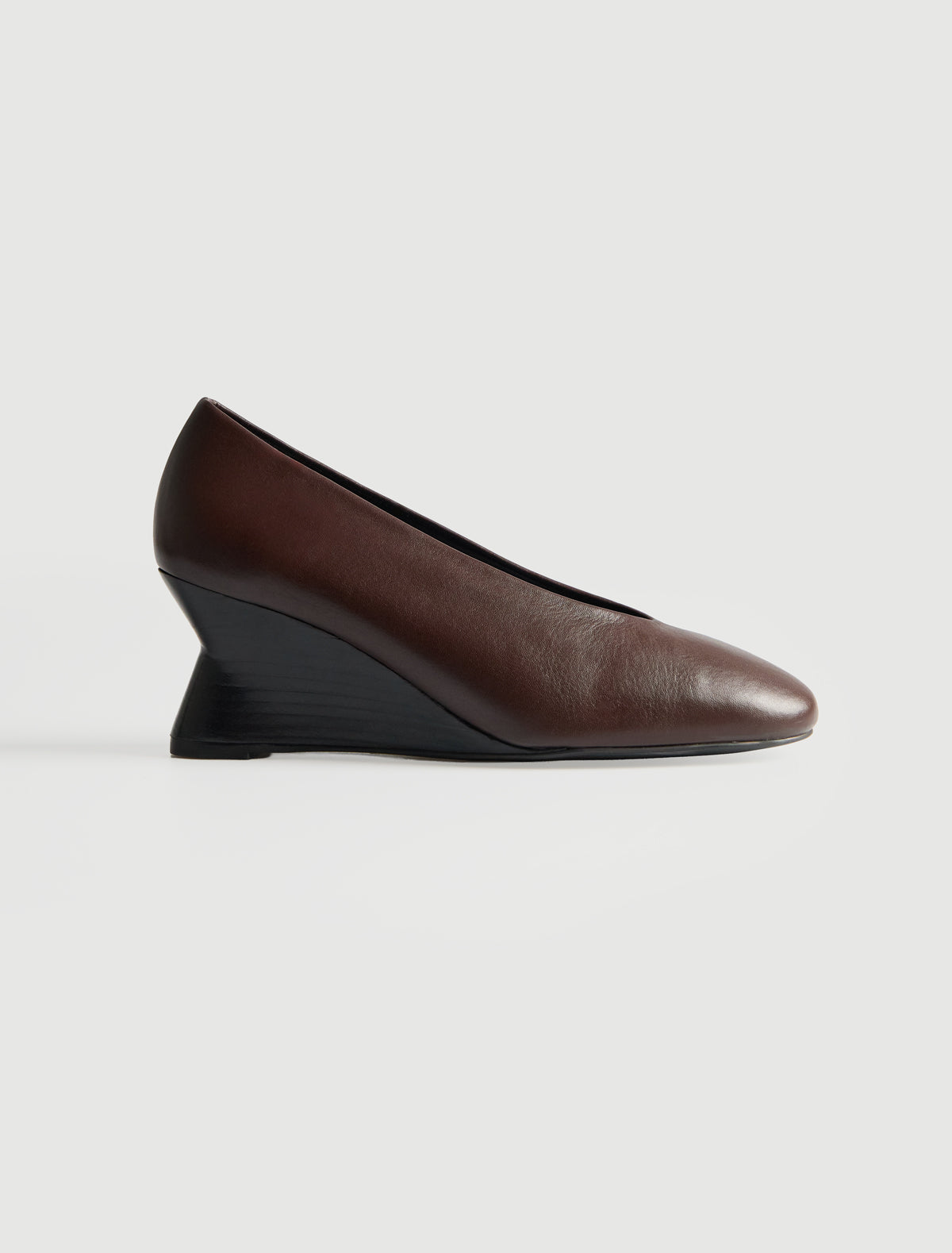 Jacinta pump sculptural 6 cm wedge contrasting color brown
