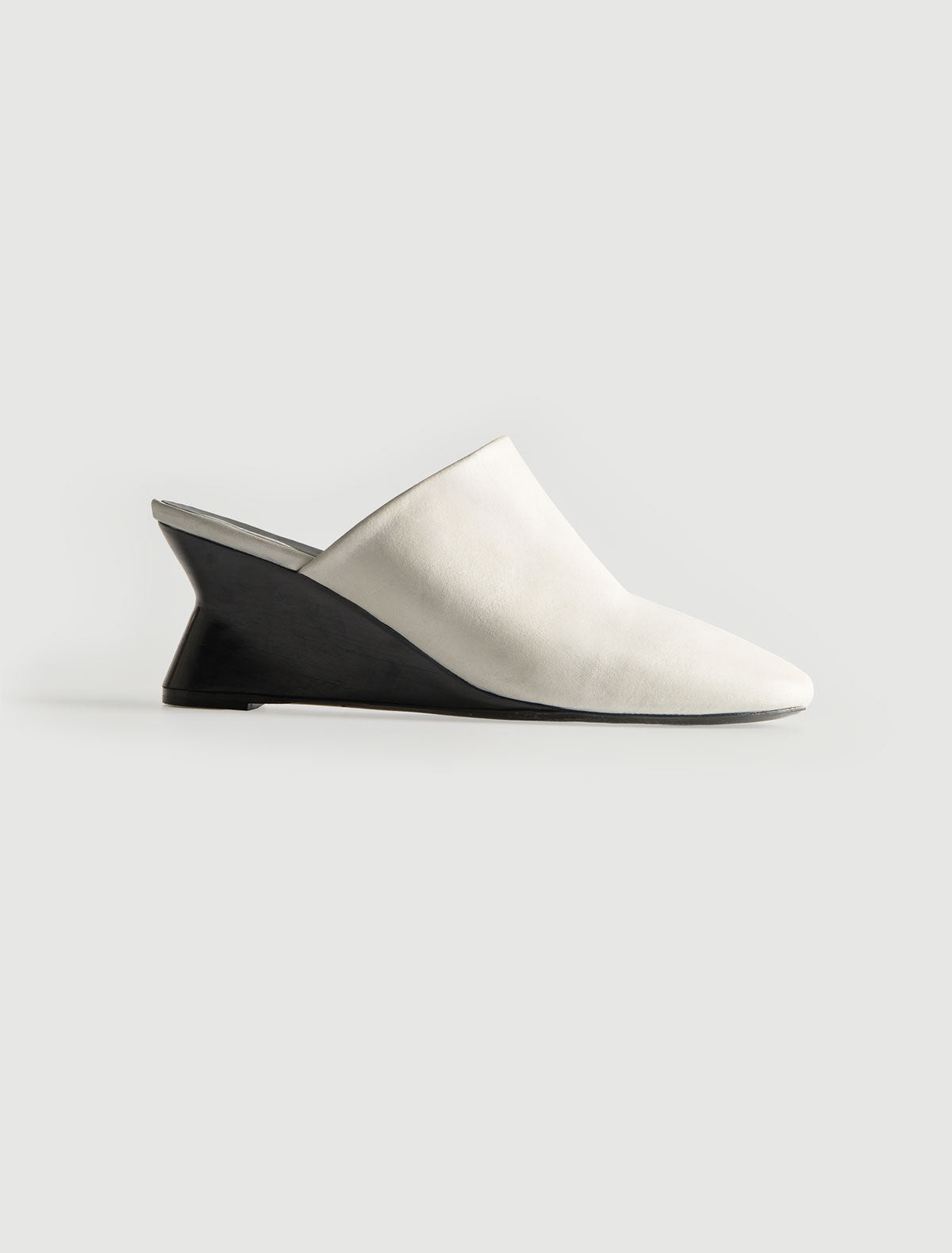 Jacinta curved 6 cm contrast wedge mule offwhite